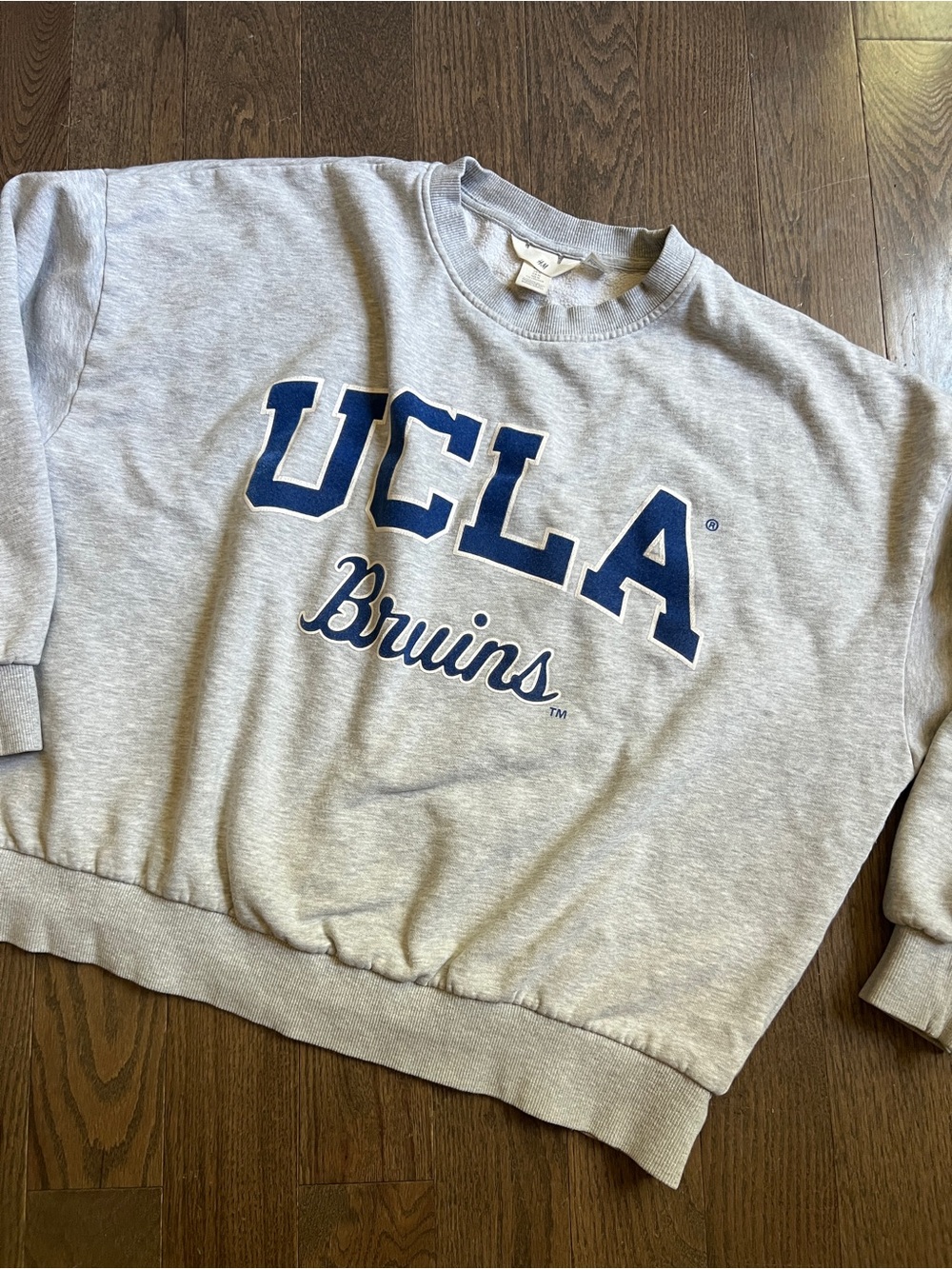 H&M UCLA Bruins boxy crewneck sweatshirt size medium
